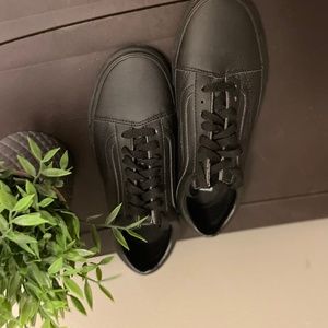 Ban black leather laceups